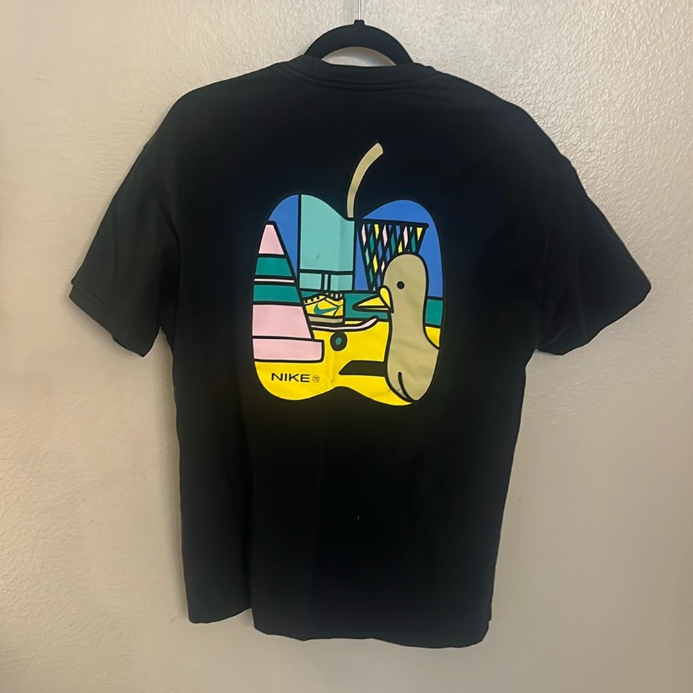 Nike SB Loose Fit Retro Apple Tee M